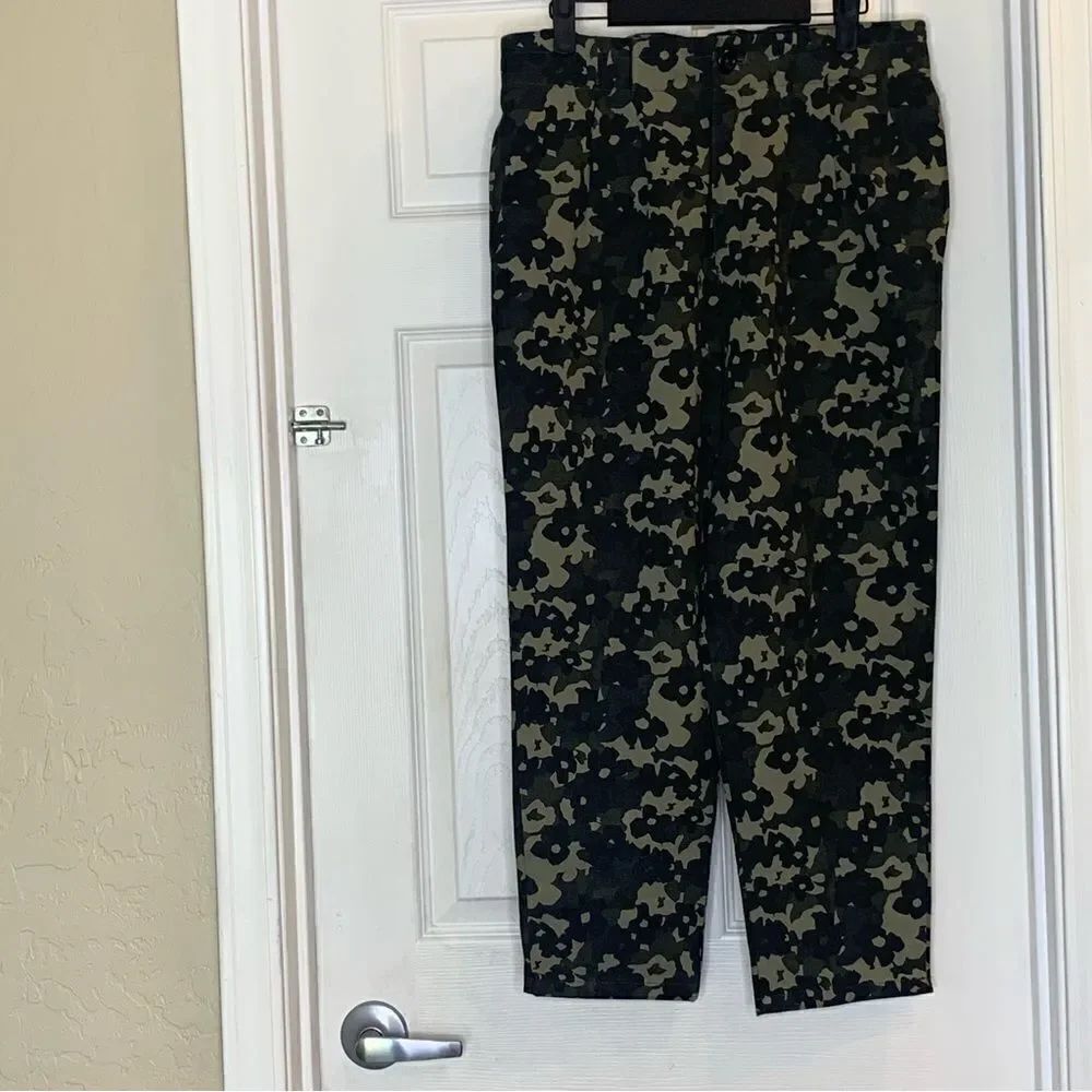 Anthropologie AMADI Green Camo Floral High Rise Loose Crop Pants Women's Size M